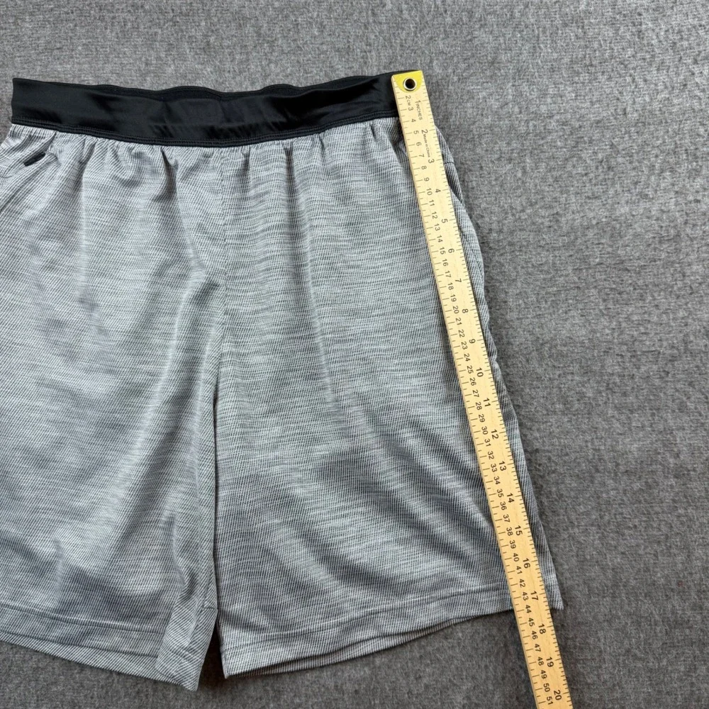 Adidas Athletic Shorts Men's Size M‎ Grey Space Zipper Pockets Workout Training